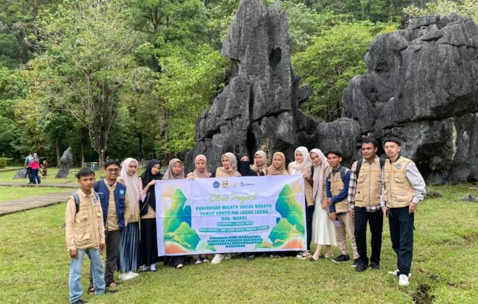 Mahasiswa Prodi Manajemen Unismuh Gali Nilai Budaya di Situs Leang-Leang