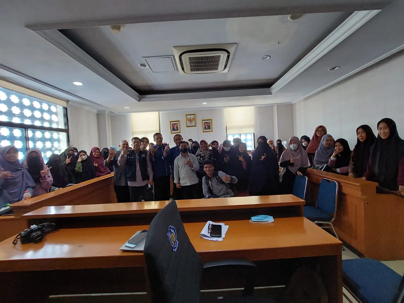 Mahasiswa Prodi Komunikasi dan Penyiaran Islam Belajar Manajemen Media ke Humas Unismuh Makassar